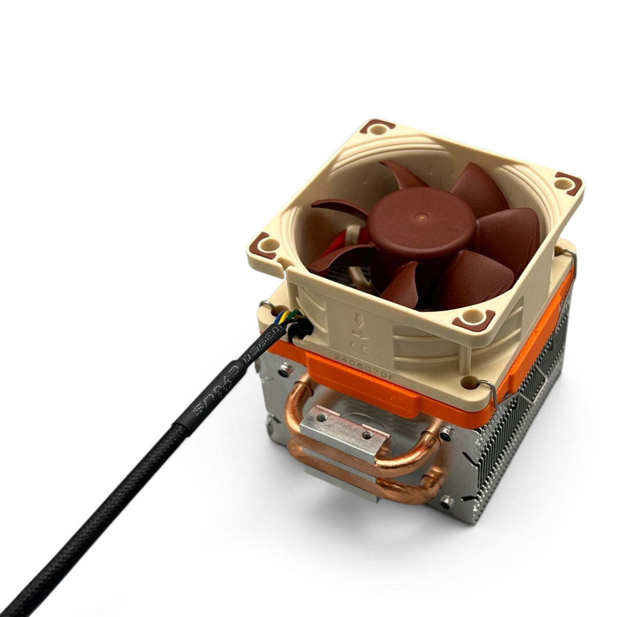 3DTools Argon THRML Fan-Adapter aus PETG für Noctua 60-mm-Lüfter auf einem Radiator Kühler montiert