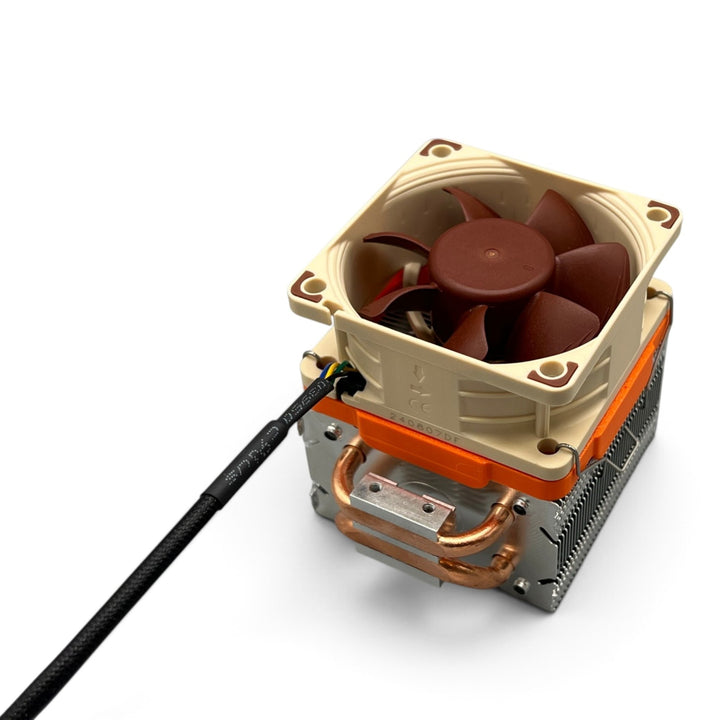 3DTools Argon THRML Fan-Adapter aus PETG für Noctua 60-mm-Lüfter auf einem Radiator Kühler montiert