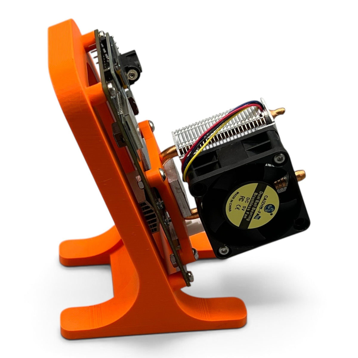 3DTools Bitaxe Ständer in Orange für Ultra, Supra und Gamma Miner mit montiertem Kühler aus PETG 3D-Druck