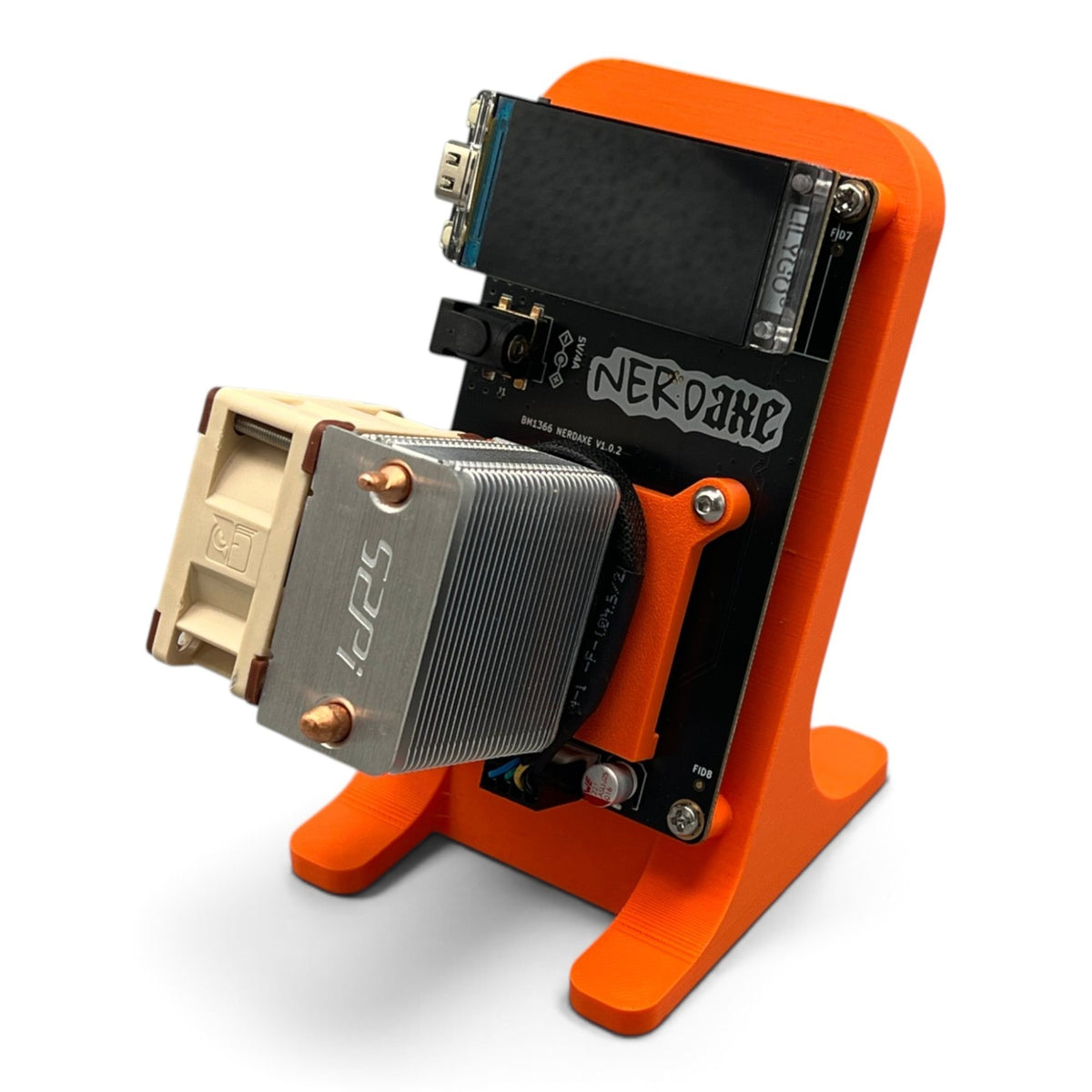 3DTools Ständer aus orangefarbenem PETG für Nerdaxe und Nerdminer ASIC-Boards mit montiertem Kühler