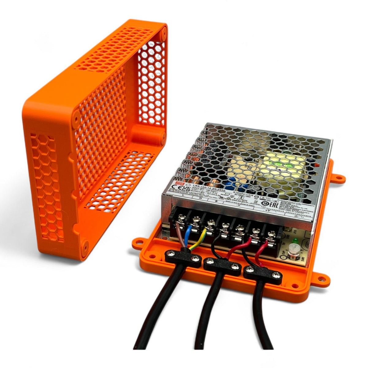 3DTools Schutzgehäuse aus orangefarbenem PETG für Mean Well LRS Netzteile mit Wabenstruktur und Kabelzugentlastung