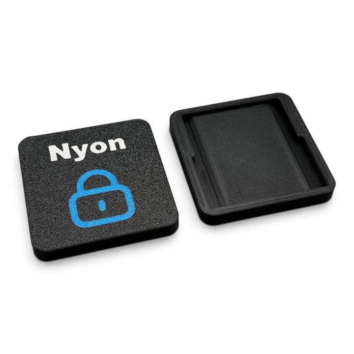 3DTools Schutzkappe für Bosch Intuvia und Nyon BUI255 Displayhalterung aus schwarzem PETG mit Nyon-Logo und Schloss