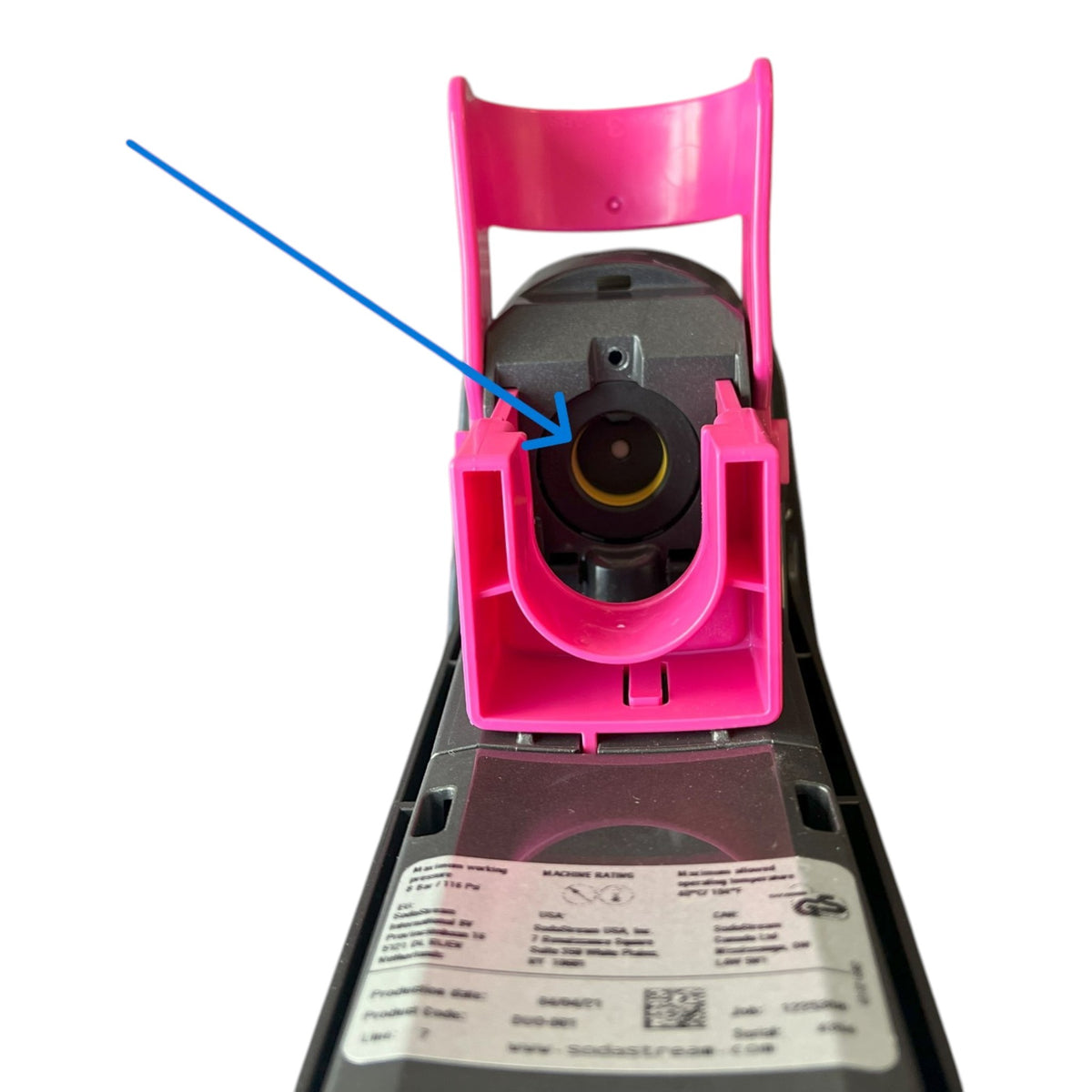 3DTools Reparaturset Dichtung in der Flaschenaufnahme eines SodaStream Wassersprudlers mit blauem Pfeil markiert