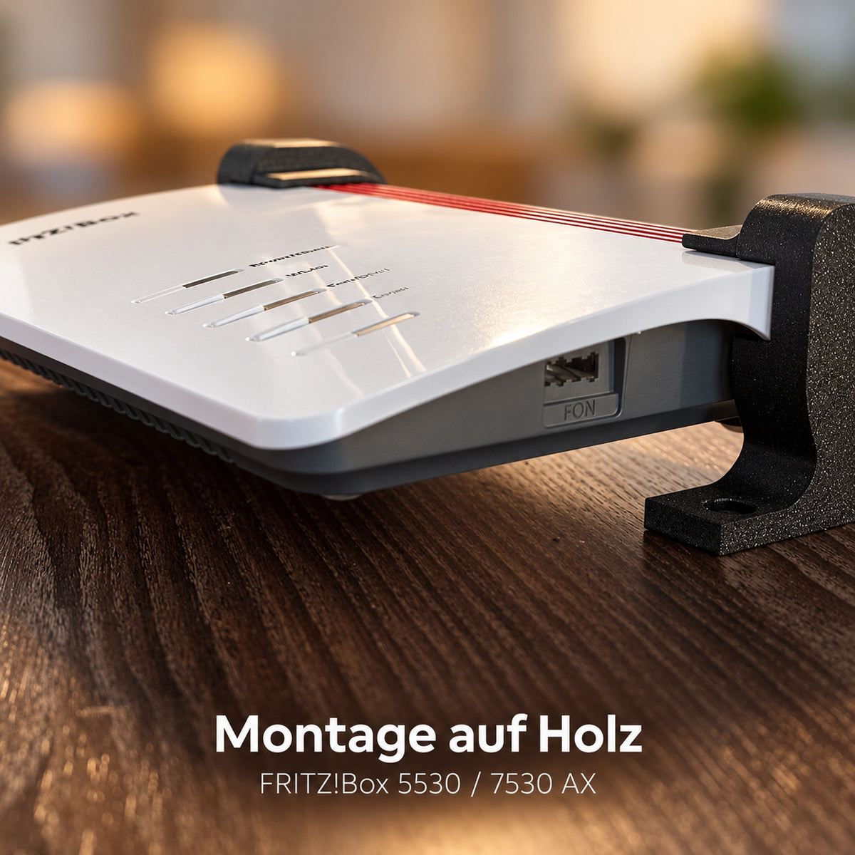 FRITZ!Box 5530 / 7530 AX mit schwarzen Haltern auf dunklem Eichenholz – Montage auf Holz