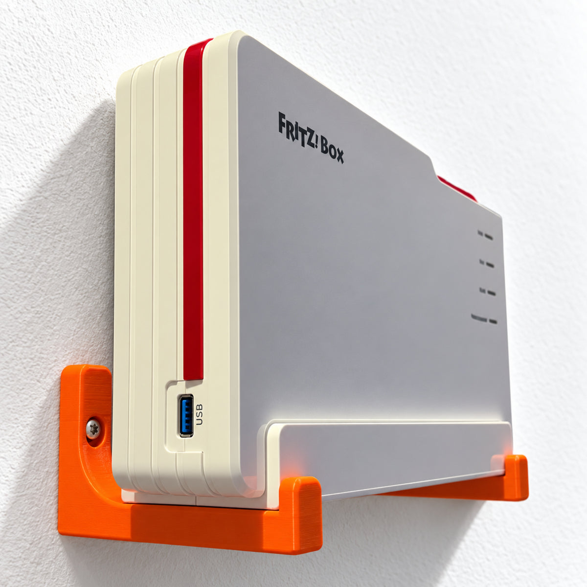 PLEXONE Wandhalterung in Orange für FRITZ!Box 5690 Pro an weißer Wand montiert